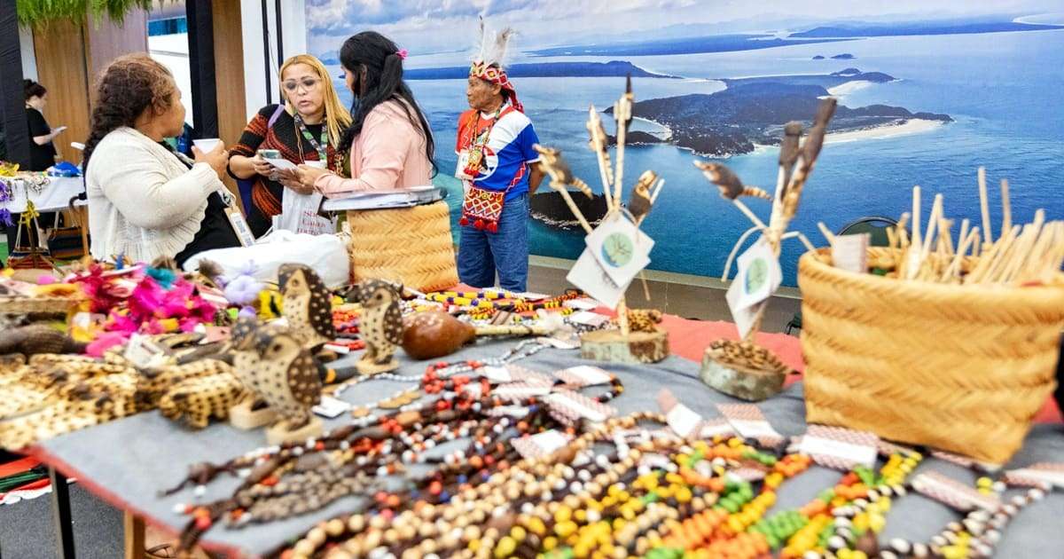 artesãos exibindo produtos no FIT Cataratas
